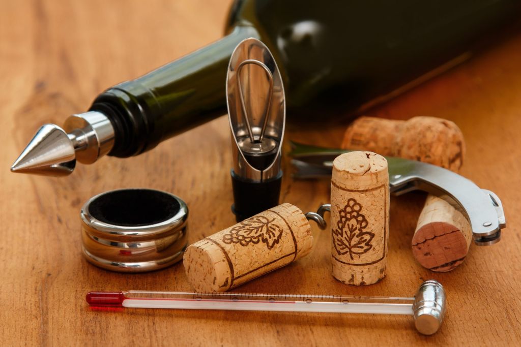 Accesorii care te ajută să te bucuri mai mult de vinul preferat